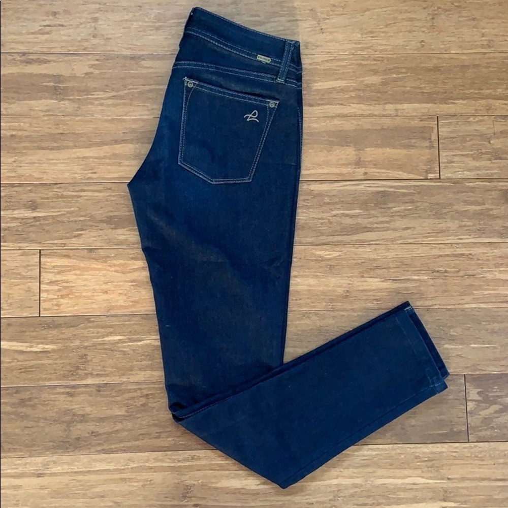 DL1961 Women “Emma” 5 pocket Dk. blue Jean sz 25